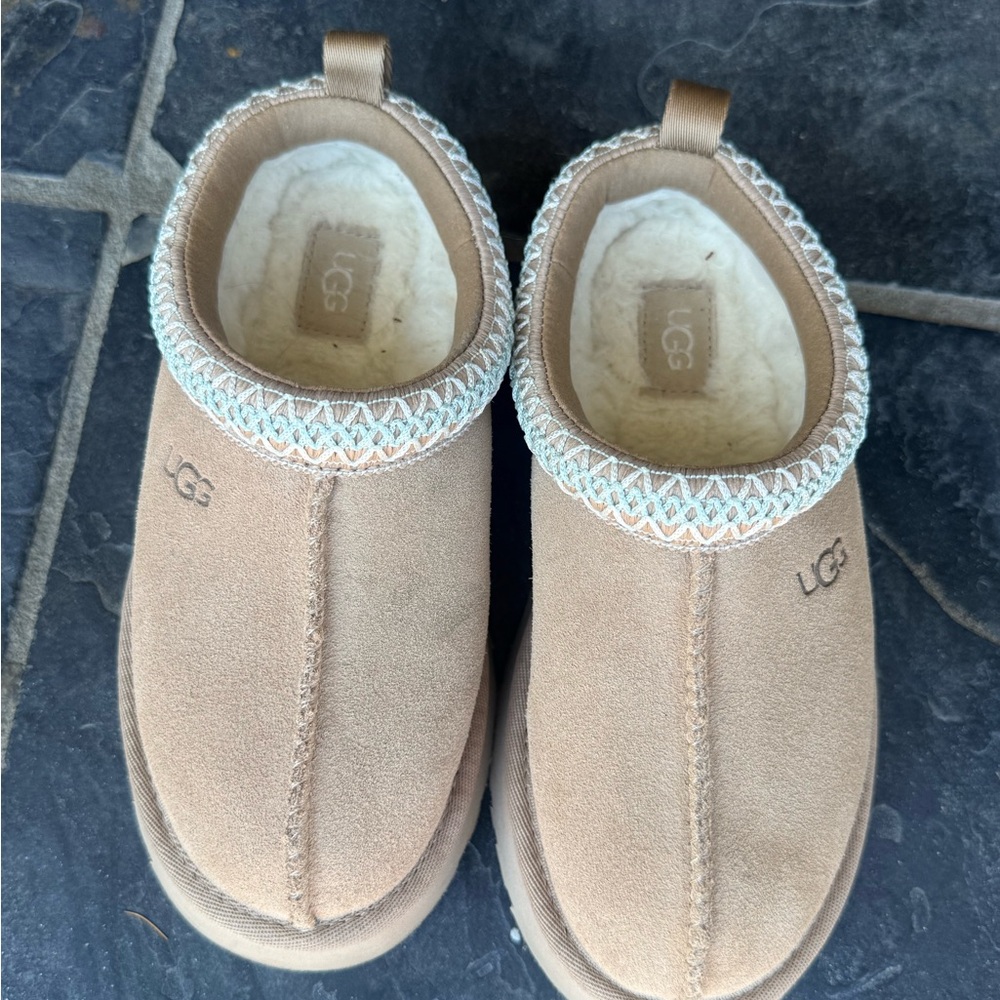 BRAND NEW NEVER WORN UGG Beige Suede Slip-Ons with Embroidered Trim